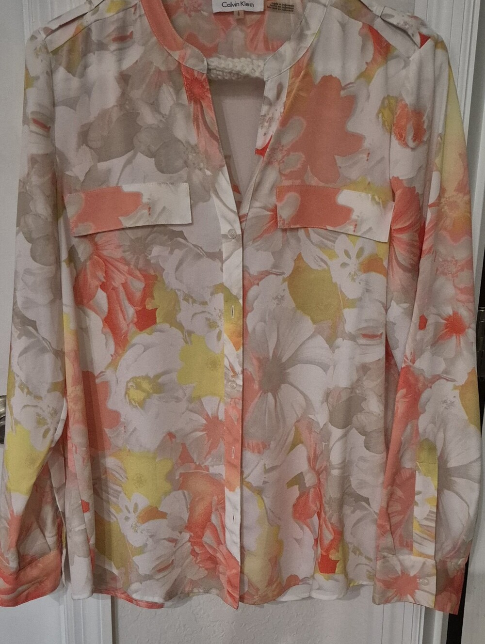 💥💥50% OFF this Coral, Yellow/Cream Floral Blouse. Like New!  "LIKE TO GET 50%"